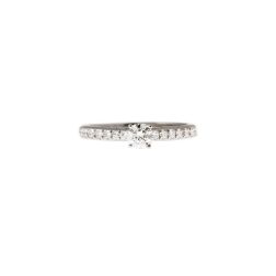 Solitario "Bridge" Diamante GIA da 0.30ct Contorno Griffato Platino