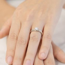 Solitario "Blossom" Diamante GIA da 0.40ct Platino foto indossata