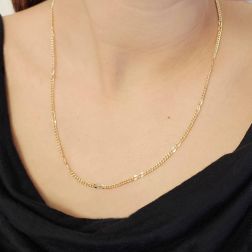 Photo of worn 50cm necklace Alternating width 2.70mm yellow gold