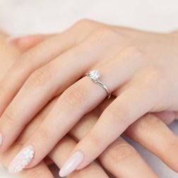 Solitario "Love Panarea" Diamante GIA da 0.70ct Platino foto indossata