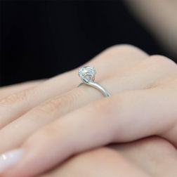 Solitario "Love Panarea" Diamante GIA da 0.70ct Platino foto indossata