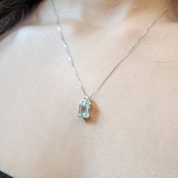 Ciondolo Acquamarina ottagonale 9mm x 7mm e 3 Diamanti foto indossata