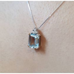 Ciondolo Acquamarina ottagonale 10mm x 8mm e 3 Diamanti foto indossata