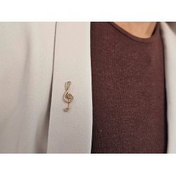 Photo of worn Wire Treble clef brooch in yellow gold - 2.90cm