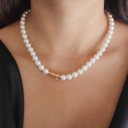 Collana Perle Akoya chiusura a spirale con Zaffiri Mandarino foto indossata