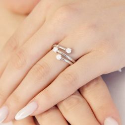 Anello Contrariè tre fili Trilogy 0,51ct - Platino indossata
