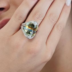 photo fo worn of Design Ring "Mid-Summer Dream" with yellow and blue Topaz and Diamonds in 18kt white gold