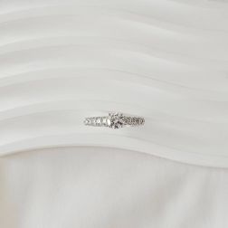 Solitario "Bridge" Diamante GIA da 0.53ct Contorno Griffato Platino