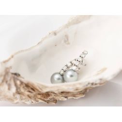 Orecchini Pendenti Tipo Tennis con 10 Diamanti e Perle di Tahiti