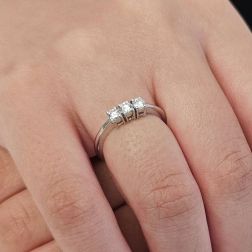 Photo of worn Ring Trilogy Basic 0,30ct