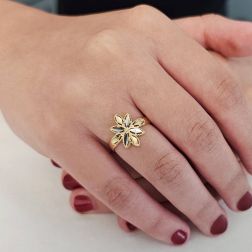Photo of worn Ring with faceted flower in yellow and white gold