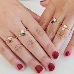 Photo of worn Contrariè ring with 2 zircons, coloured heart, in yellow gold