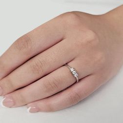 Photo of worn Ring Trilogy Basic 0,15ct