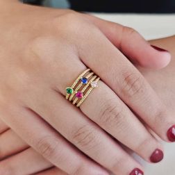 Anello Solitario Torchon Zircone colorato, in Oro Giallo foto indossata