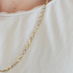 Collana 2+1 torchon in Oro Giallo e Bianco foto indossata