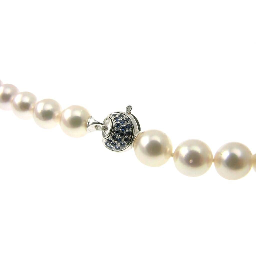 Collana Perle Akoya chiusura Gancio Tondo con Zaffiri Blu e Diamanti