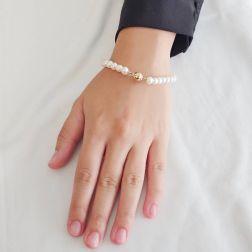 Photo of worn Pearls Bracelet with Yellow gold 8mm Sphere