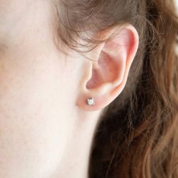 Orecchino Solitario Sparkle Diamanti foto indossata