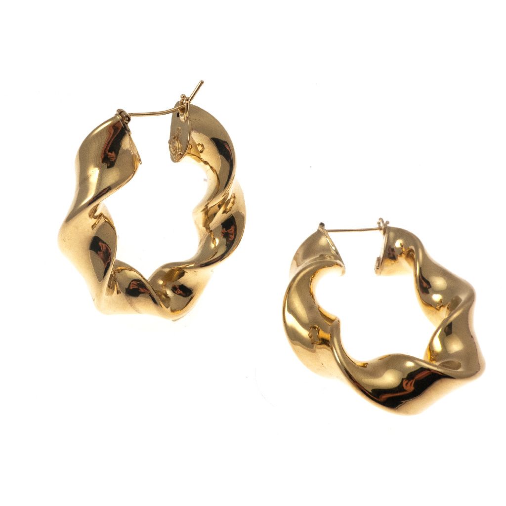 Oval torchon hoops earrings in yellow gold
