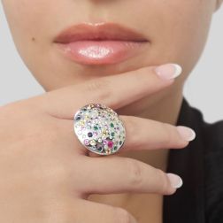 Anello Coriandoli Oro Bianco foto indossata