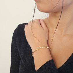 Bracciale Rigido aperto con palline e Rombi tridimensionali in Oro Giallo foto indossata