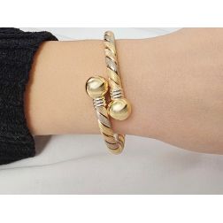 Bracciale Rigido aperto 2 Sfere Contrariè Torchon Godronato 3 colori dell'Oro foto indossata