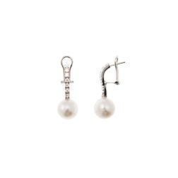 Tennis-style earrings with 14 diamonds and Australian pearls