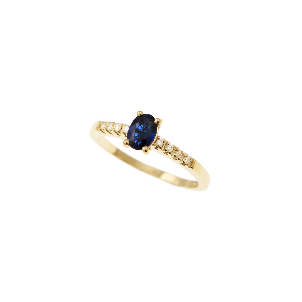 Solitaire Ring with Oval Blue Sapphire and 8 Diamond