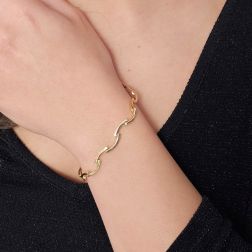 photo of worn Semi-rigid bracelet with sinuous segments in yellow gold