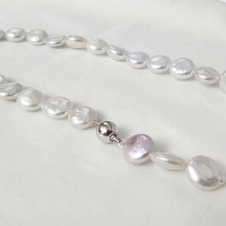 Collana Perle Bianche a bottone chiusura sfera Oro Bianco