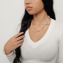 Multicolor Pink Pearl Necklace in Yellow Gold photo worn