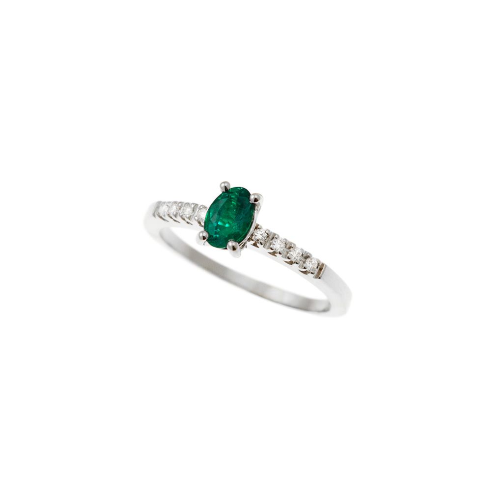 Oval Emerald Solitaire Ring with 8 Diamonds in White Gold