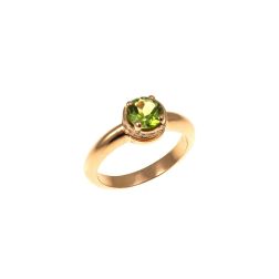 Round Solitaire Ring with Peridot and 18 Diamonds in Rose Gold