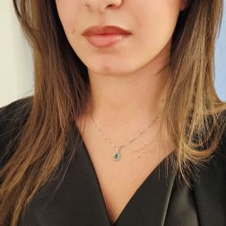 Ciondolo Kate Smeraldo 6x4mm e 14 Diamanti foto indossata