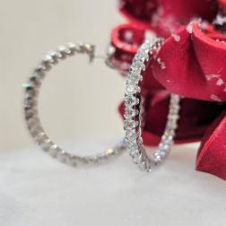 Hoops with 58 diamonds 5.36ct clip closure in white gold