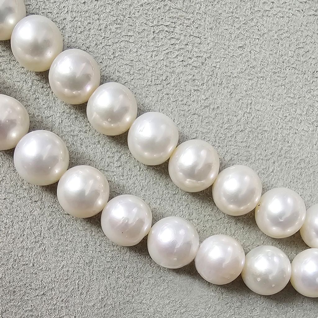 79cm Long Necklace White Pearls without clasp