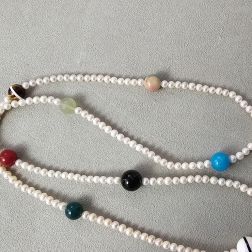 91cm long necklace with white pearls and multicolored stones, without clasp