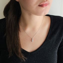 Croce con Diamanti - Larghezza 6.7mm foto indossata