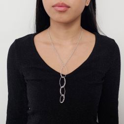 Collana Ciondolo 4 Ovali a scalare con Diamanti foto indossata