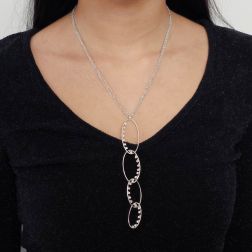 Collana Ciondolo 4 Ovali a scalare con Diamanti foto indossata
