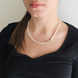 Collana Perle Akoya chiusura a goccia in Oro Bianco e Rosa con Diamanti foto indossata