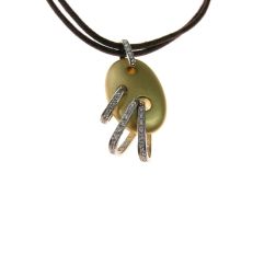 Oval satin-finish pendant in yellow gold and diamonds