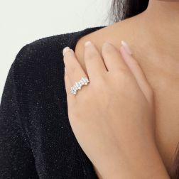 Anello Trilogy Fiore di Diamanti - Larghezza 8.8mm foto indossata