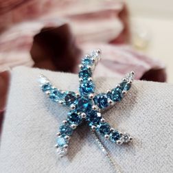 Orecchini Stella Marina con Diamanti Blu in Oro Bianco