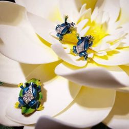 Frog Earrings Diamonds and enamelled