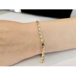 Bracciale a Ovali con Triangoli all'interno in Oro Giallo e Bianco foto indossata
