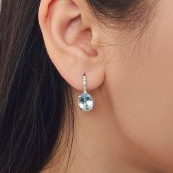 Foto indossata Orecchini monachella Acquamarina 10mm x 8mm e Barretta Diamanti