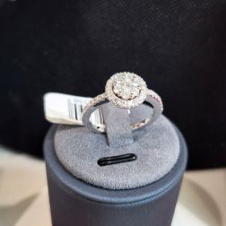 Stardust Ring with Pavé Diamonds in White Gold
