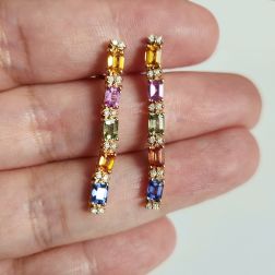 Orecchini Pendenti lineari Zaffiri multicolor e Diamanti