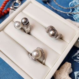 Elegant Spiral Ring with Australian Pearl and Diamonds